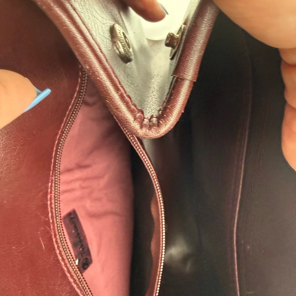 Elegant Longchamp burgundy Leather Handbag